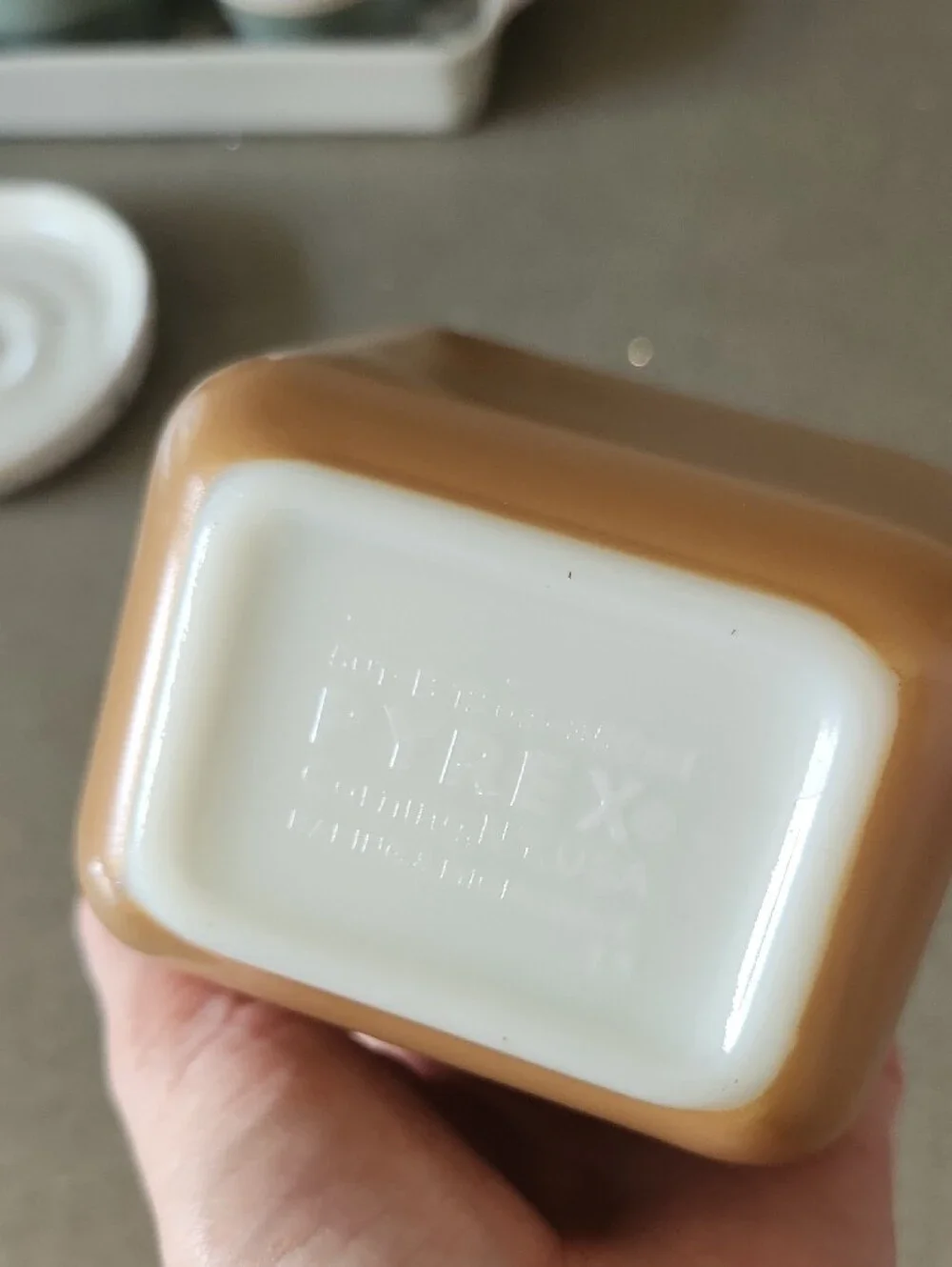 Vintage Pyrex Light Brown 501-B Refrigerator Dish Fridgie